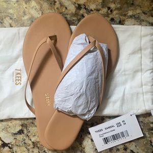 Brand new TKEES with dust bag